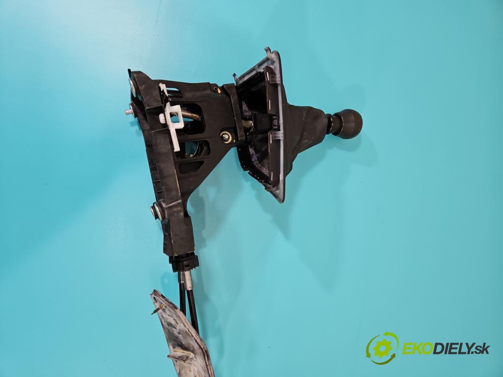 Toyota Auris II 2012-2018 1.4 D4D 90 HP manual 66 kW 1364 cm3 5- Páka: Změny: stupeň,rýchlosť  (Rýchlostná páka (kulisa))