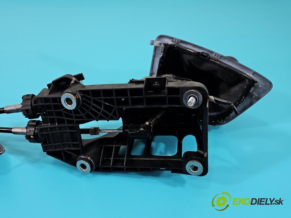 Toyota Auris II 2012-2018 1.4 D4D 90 HP manual 66 kW 1364 cm3 5- Páka: Změny: stupeň,rýchlosť  (Rýchlostná páka (kulisa))