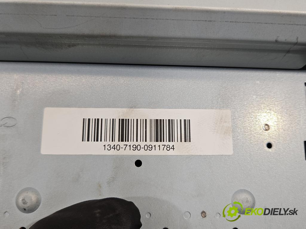 Toyota Land Cruiser J200 2007- 4.5 V8 D4D 286 HP automatic 210 kW 4461 cm3 5- Zobrazit: 86111-60470 (Prístrojová doska, displej)