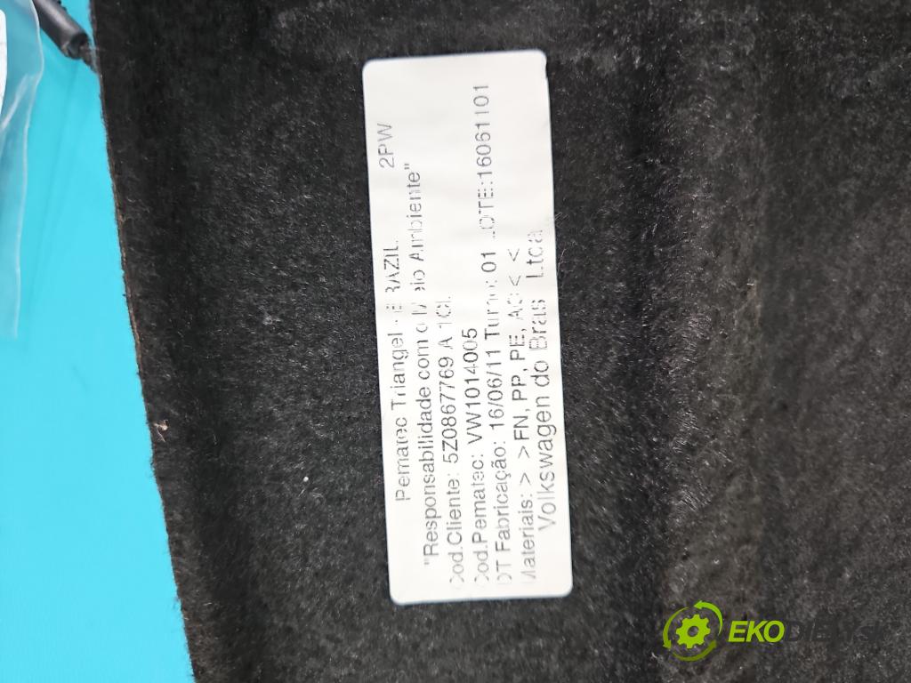 Vw Fox 1.2 6v 54 HP manual 40 kW 1198 cm3 3- zadná 5Z0867769A (Pláto zadné)