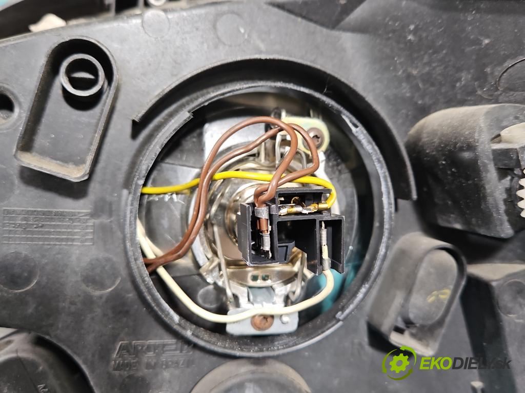 Vw Fox 1.2 6v 54 HP manual 40 kW 1198 cm3 3- Reflektor: pravý (Pravé)