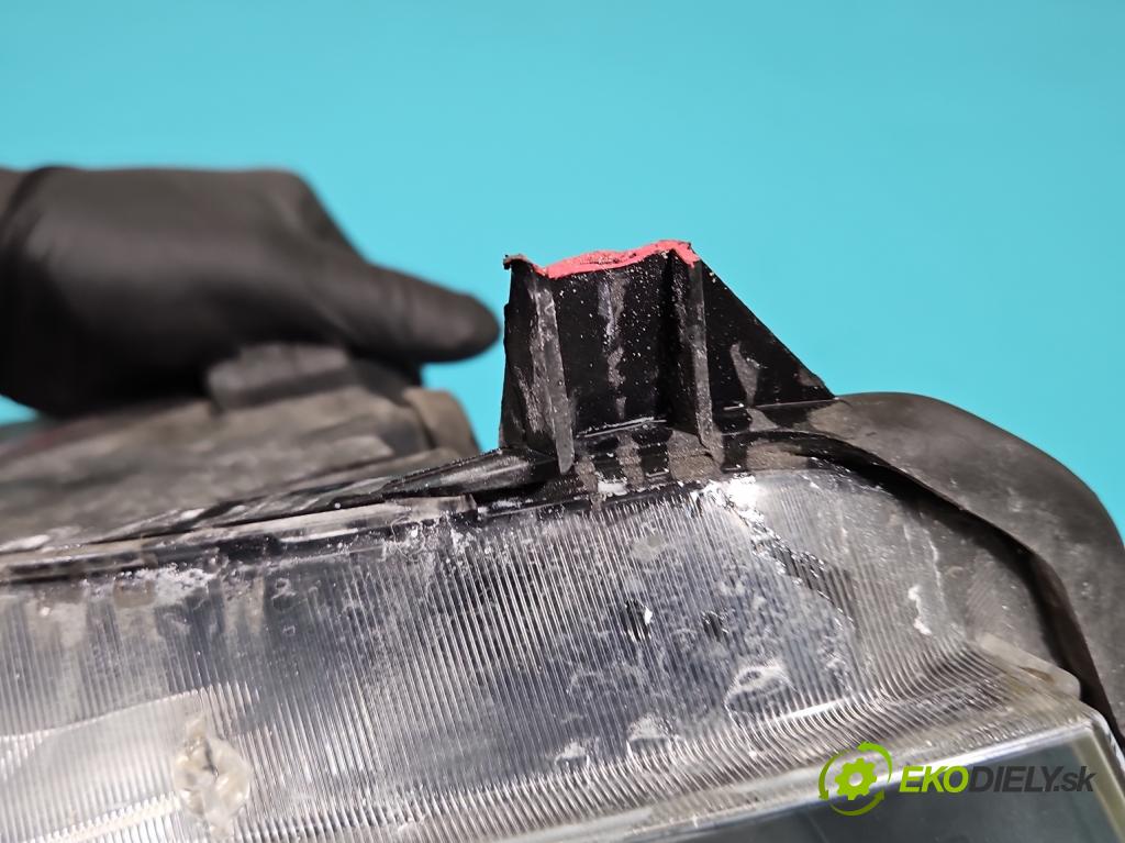 Vw Fox 1.2 6v 54 HP manual 40 kW 1198 cm3 3- Reflektor: pravý (Pravé)