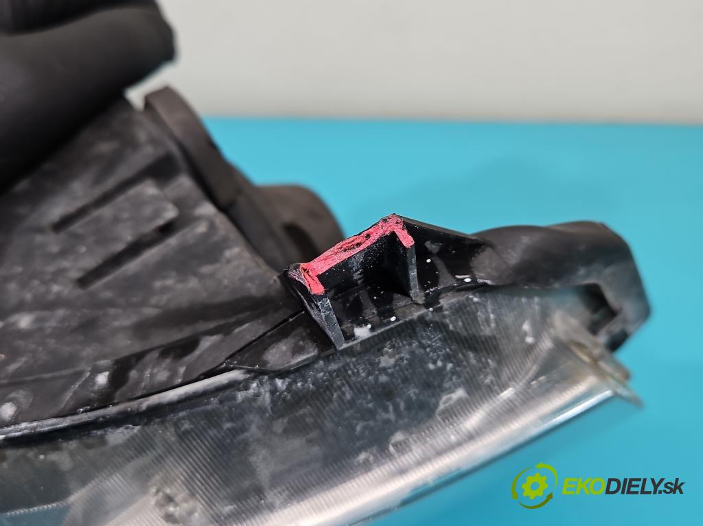 Vw Fox 1.2 6v 54 HP manual 40 kW 1198 cm3 3- Reflektor: pravý (Pravé)