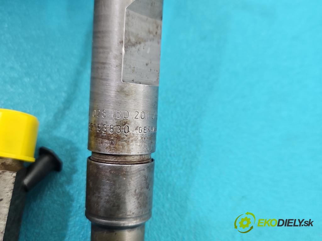 Vw Passat B5 1995-2005 1.9 tdi 90 HP manual 66 kW 1896 cm3 5- vstrek 028130201J (Vstrekovač paliva)