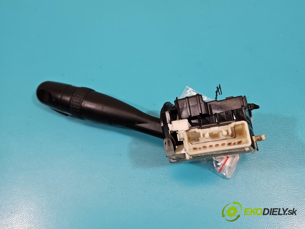 Opel Agila B 2008-2014 1.0 65 HP manual 48 kW 996 cm3 5- prepínač smeroviek  (Prepínače, spínače, tlačidlá a ovládače kúrenia)
