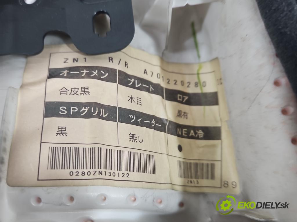 Toyota Land Cruiser J200 2007- 4.5 V8 D4D 286 HP automatic 210 kW 4461 cm3 5- Čalounictví: dvere zadné pravé