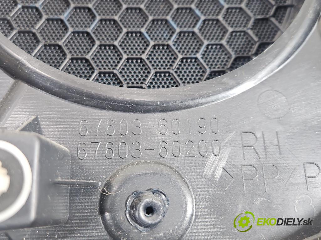 Toyota Land Cruiser J200 2007- 4.5 V8 D4D 286 HP automatic 210 kW 4461 cm3 5- Čalounictví: dvere zadné pravé