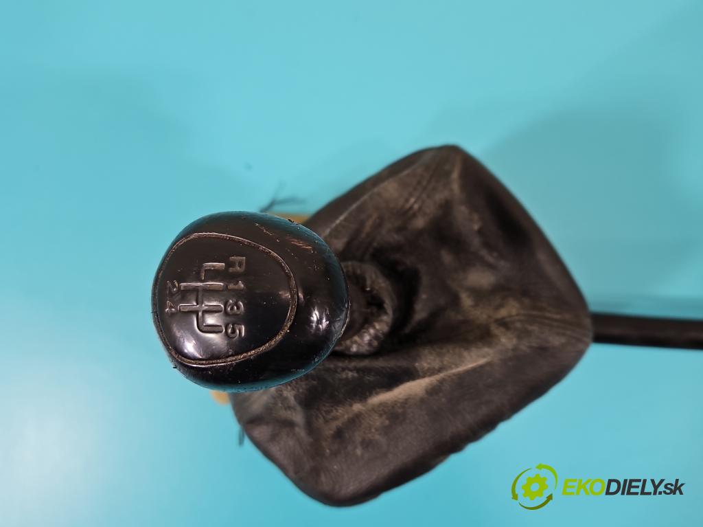 Daewoo Lanos 1.5 16V 100 HP manual 73,2 kW 1498 cm3 5- Páka: Změny: stupeň,rýchlosť  (Rýchlostná páka (kulisa))