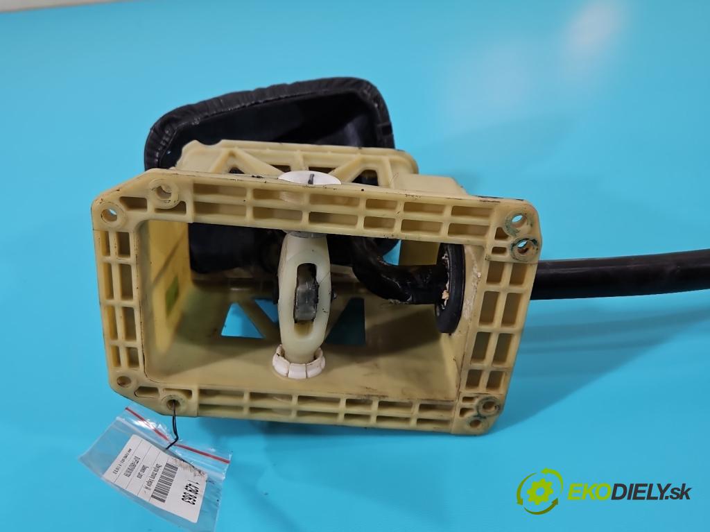 Daewoo Lanos 1.5 16V 100 HP manual 73,2 kW 1498 cm3 5- Páka: Změny: stupeň,rýchlosť  (Rýchlostná páka (kulisa))