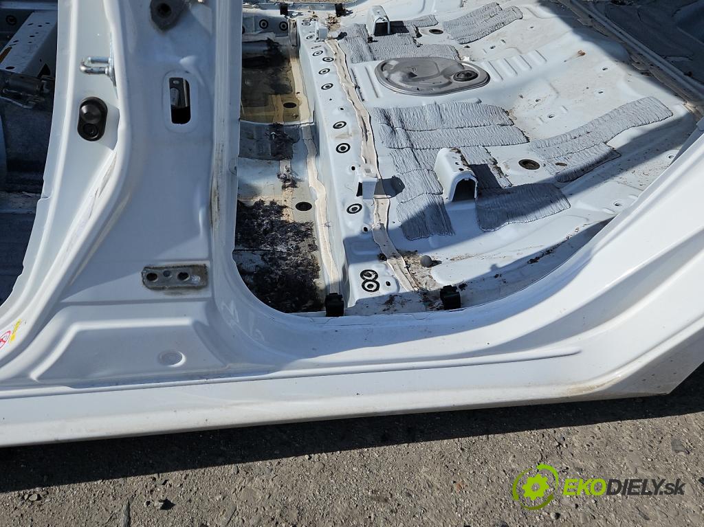 Toyota Auris II 2012-2018 1.4 D4D 90 hp manual 66 kW 1364 cm3 5- práh levý  (Ostatní)