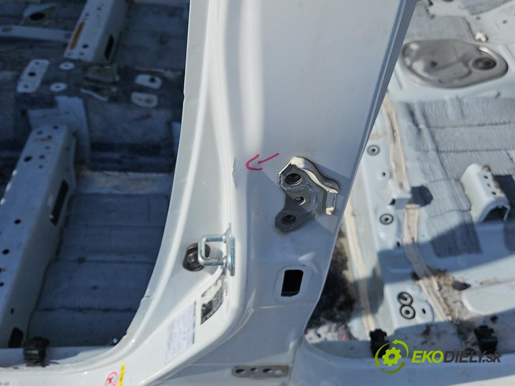 Toyota Auris II 2012-2018 1.4 D4D 90 hp manual 66 kW 1364 cm3 5- práh levý  (Ostatní)