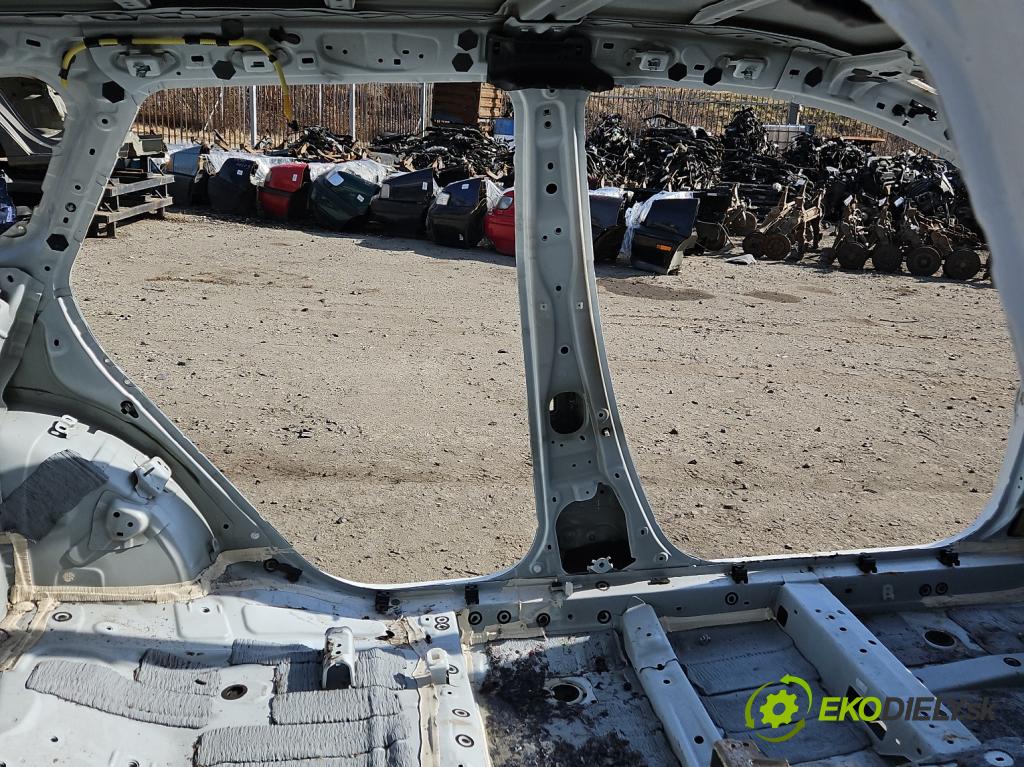 Toyota Auris II 2012-2018 1.4 D4D 90 hp manual 66 kW 1364 cm3 5- práh levý  (Ostatní)