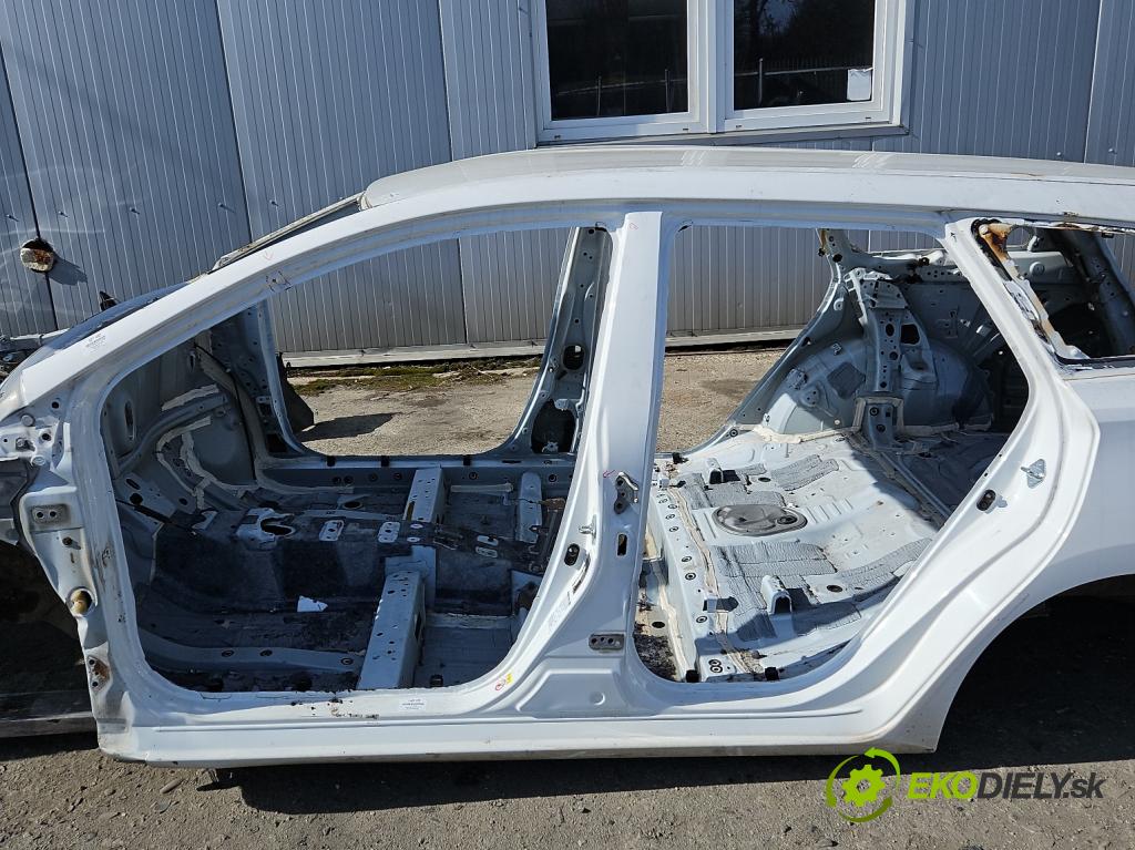 Toyota Auris II 2012-2018 1.4 D4D 90 hp manual 66 kW 1364 cm3 5- práh levý  (Ostatní)