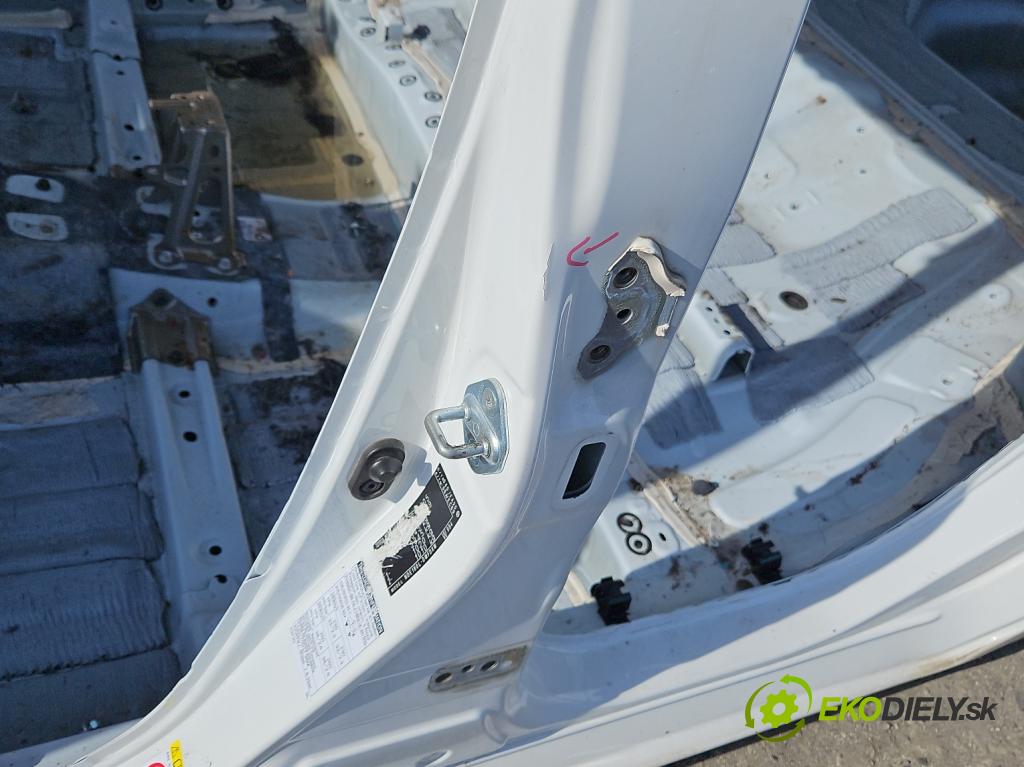 Toyota Auris II 2012-2018 1.4 D4D 90 hp manual 66 kW 1364 cm3 5- práh levý  (Ostatní)