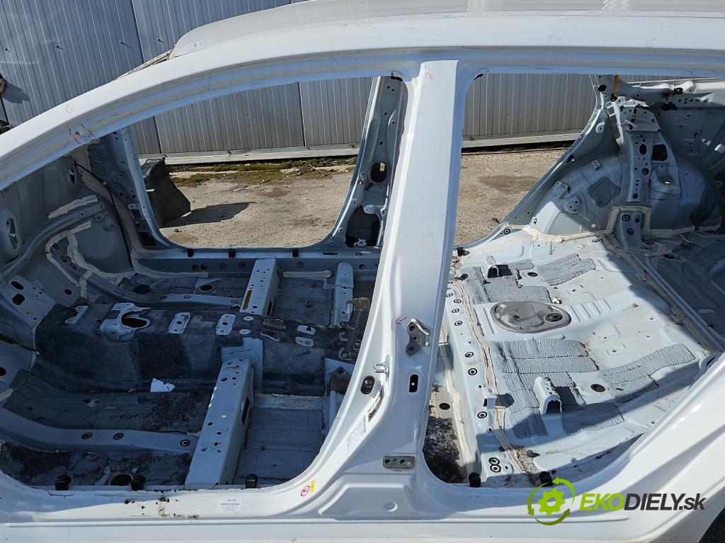 Toyota Auris II 2012-2018 1.4 D4D 90 hp manual 66 kW 1364 cm3 5- práh levý  (Ostatní)