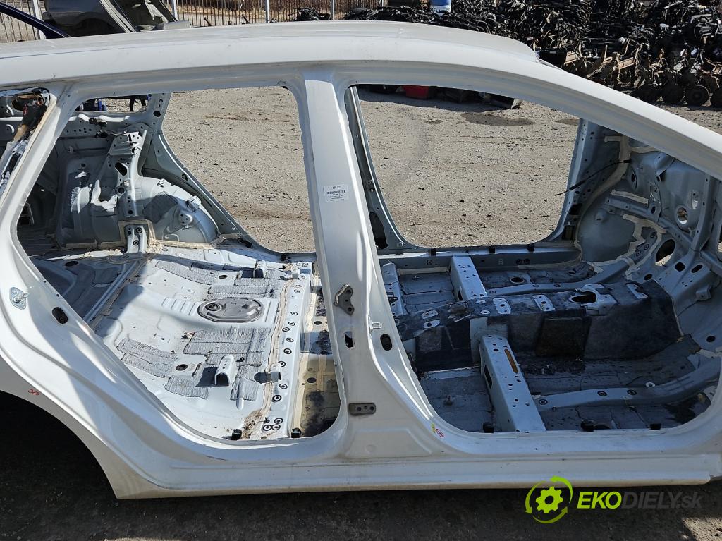 Toyota Auris II 2012-2018 1.4 D4D 90 HP manual 66 kW 1364 cm3 5- Práh: pravý  (Karoséria ostatné)