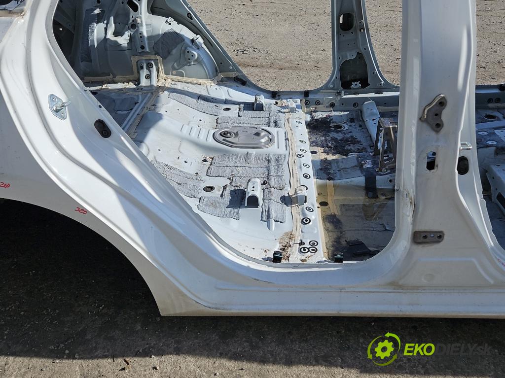 Toyota Auris II 2012-2018 1.4 D4D 90 HP manual 66 kW 1364 cm3 5- Práh: pravý  (Karoséria ostatné)