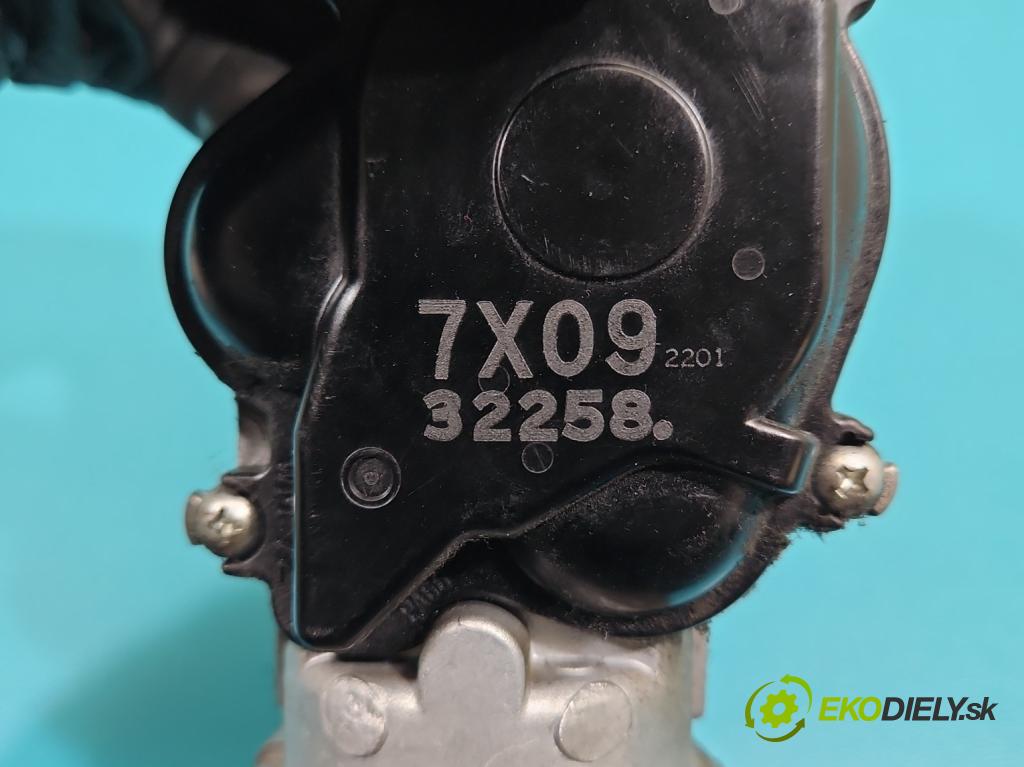 Honda Civic VIII 2006-2011 1.8 16V 140 hp manual 103 kW 1799 cm3 4- motor stěračů přední