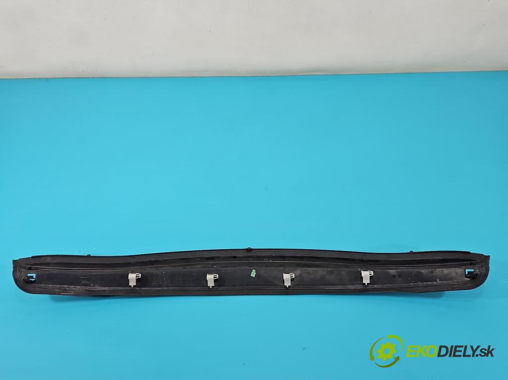 Renault Scenic III 2009-2016 1.6 dci 131 HP manual 96 kW 1598 cm3 5- torpédo  (Torpédo (plast pod čelným sklom))