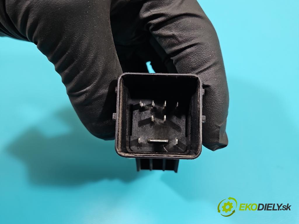 Renault Scenic III 2009-2016 1.6 dci 131 HP manual 96 kW 1598 cm3 5- Relé: svíčky: zařicích: 0281003050 (Relé)