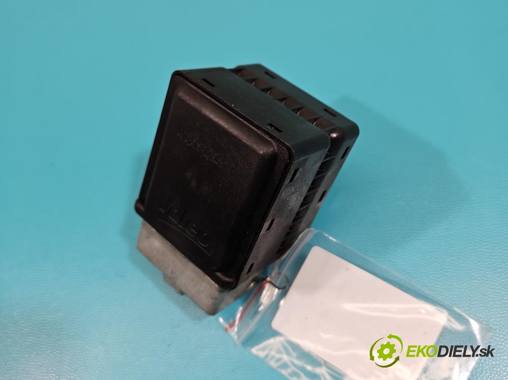 Renault Scenic III 2009-2016 1.6 dci 131 HP manual 96 kW 1598 cm3 5- Blokáda: řízení:  (Ostatné)