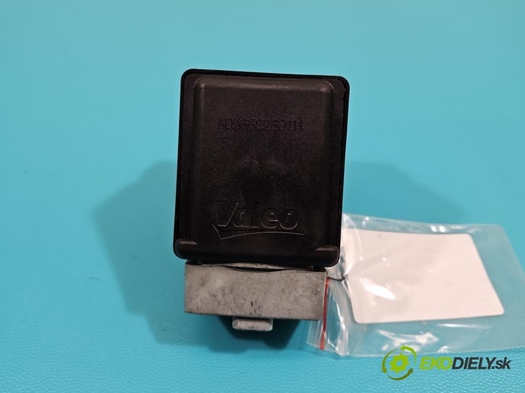 Renault Scenic III 2009-2016 1.6 dci 131 HP manual 96 kW 1598 cm3 5- Blokáda: řízení:  (Ostatné)