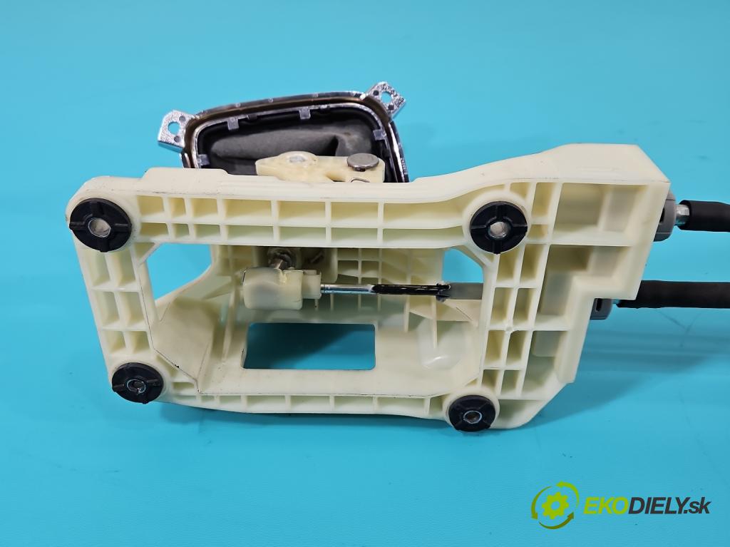 Kia Ceed II 2012-2018 1.6 GDI 135 HP manual 99 kW 1591 cm3 5- Páka: Změny: stupeň,rýchlosť  (Rýchlostná páka (kulisa))