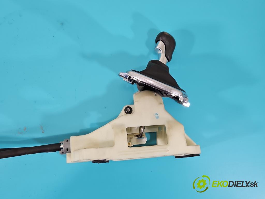 Kia Ceed II 2012-2018 1.6 GDI 135 HP manual 99 kW 1591 cm3 5- Páka: Změny: stupeň,rýchlosť  (Rýchlostná páka (kulisa))