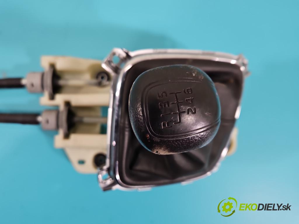 Kia Ceed II 2012-2018 1.6 GDI 135 HP manual 99 kW 1591 cm3 5- Páka: Změny: stupeň,rýchlosť  (Rýchlostná páka (kulisa))