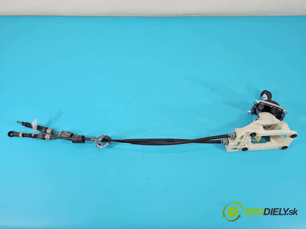 Kia Ceed II 2012-2018 1.6 GDI 135 HP manual 99 kW 1591 cm3 5- Páka: Změny: stupeň,rýchlosť  (Rýchlostná páka (kulisa))