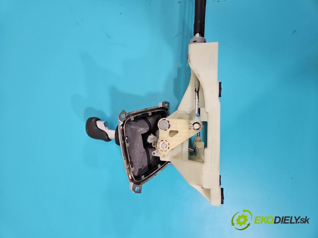 Kia Ceed II 2012-2018 1.6 GDI 135 HP manual 99 kW 1591 cm3 5- Páka: Změny: stupeň,rýchlosť  (Rýchlostná páka (kulisa))