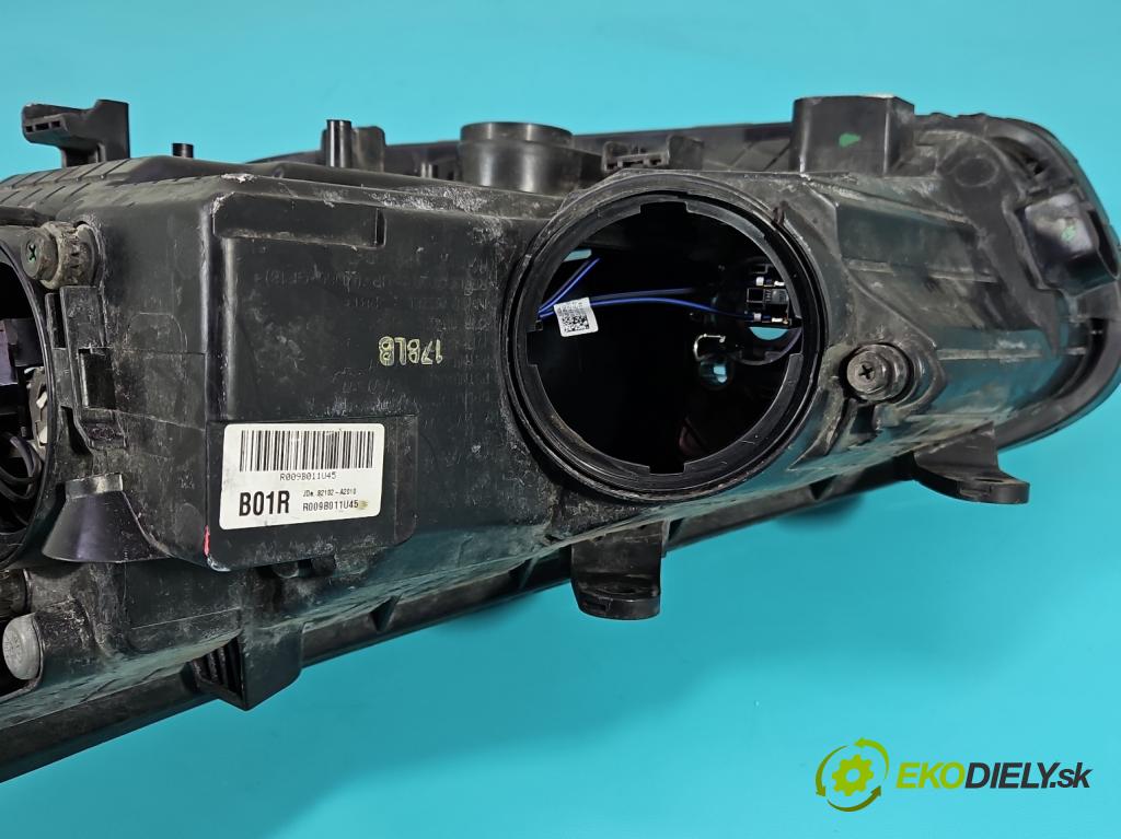 Kia Ceed II 2012-2018 1.6 GDI 135 HP manual 99 kW 1591 cm3 5- Reflektor: pravý 92102-A2010 (Pravé)