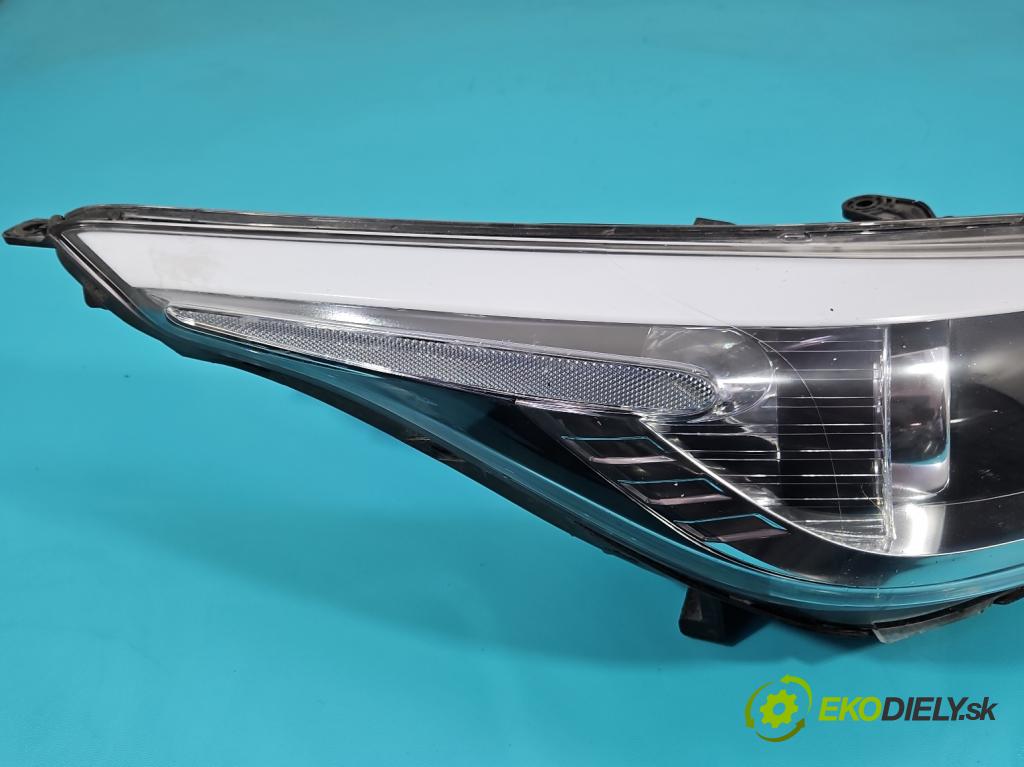 Kia Ceed II 2012-2018 1.6 GDI 135 HP manual 99 kW 1591 cm3 5- Reflektor: pravý 92102-A2010 (Pravé)