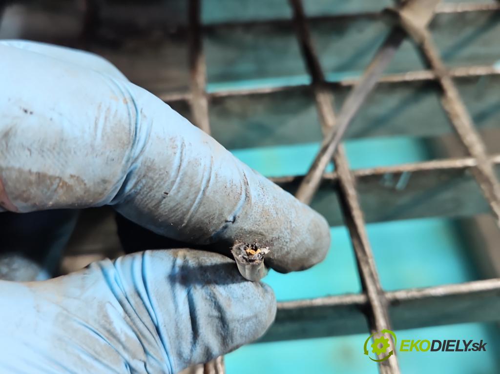 Kia Ceed II 2012-2018 1.6 GDI 135 HP manual 99 kW 1591 cm3 5- náboj pravé (Náboje)