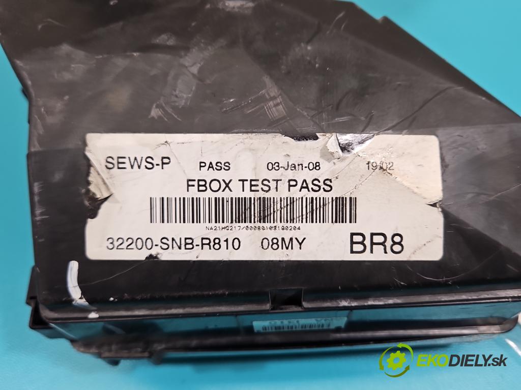 Honda Civic VIII 2006-2011 1.8 16V 140 hp manual 103 kW 1799 cm3 4- skříňka pojistková SNA-J310 (Pojistkové skříňky)