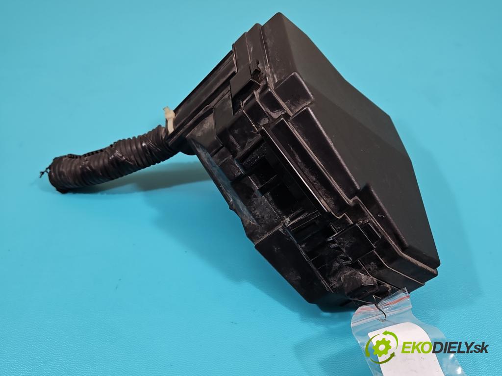 Honda Civic VIII 2006-2011 1.8 16V 140 hp manual 103 kW 1799 cm3 4- skříňka pojistková SNA-J310 (Pojistkové skříňky)