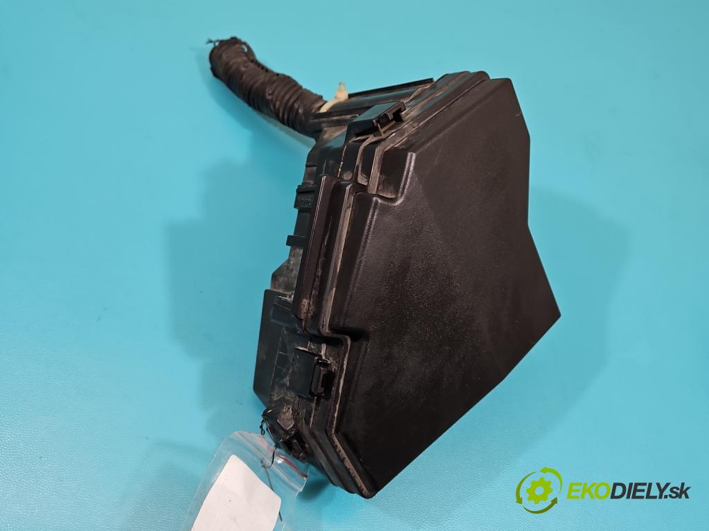 Honda Civic VIII 2006-2011 1.8 16V 140 hp manual 103 kW 1799 cm3 4- skříňka pojistková SNA-J310 (Pojistkové skříňky)