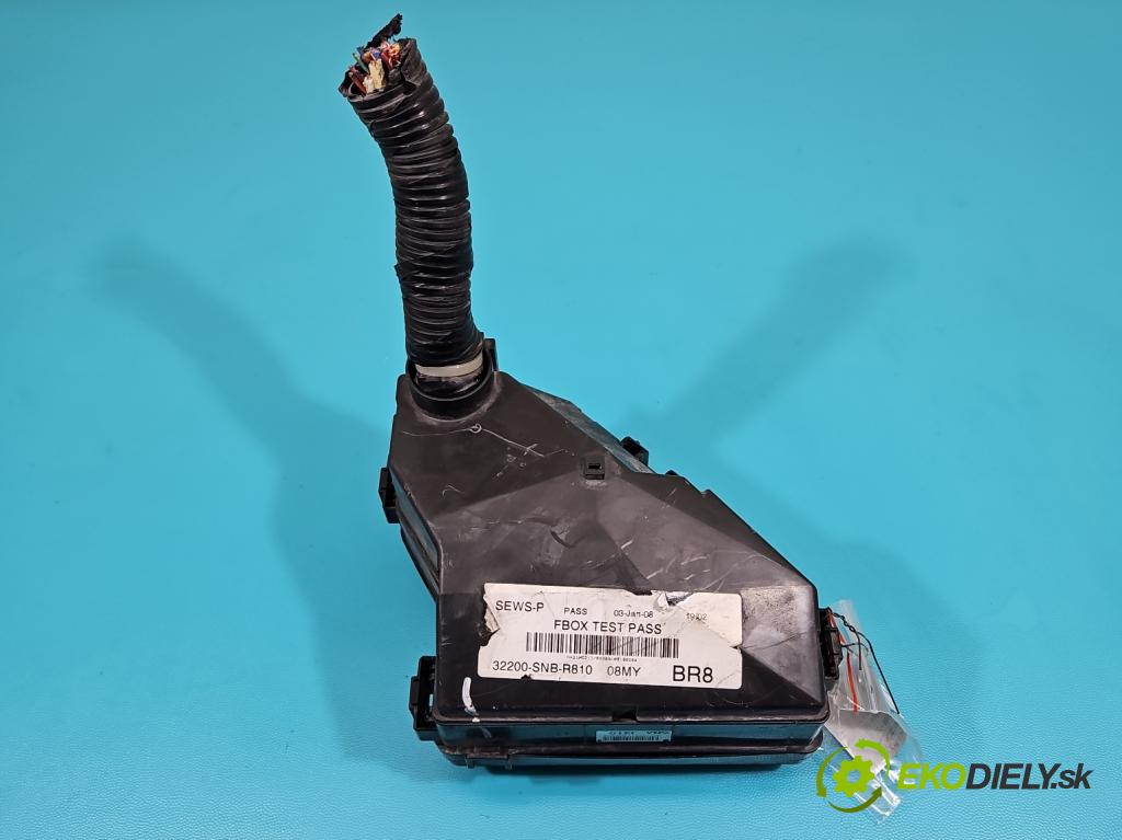 Honda Civic VIII 2006-2011 1.8 16V 140 hp manual 103 kW 1799 cm3 4- skříňka pojistková SNA-J310 (Pojistkové skříňky)