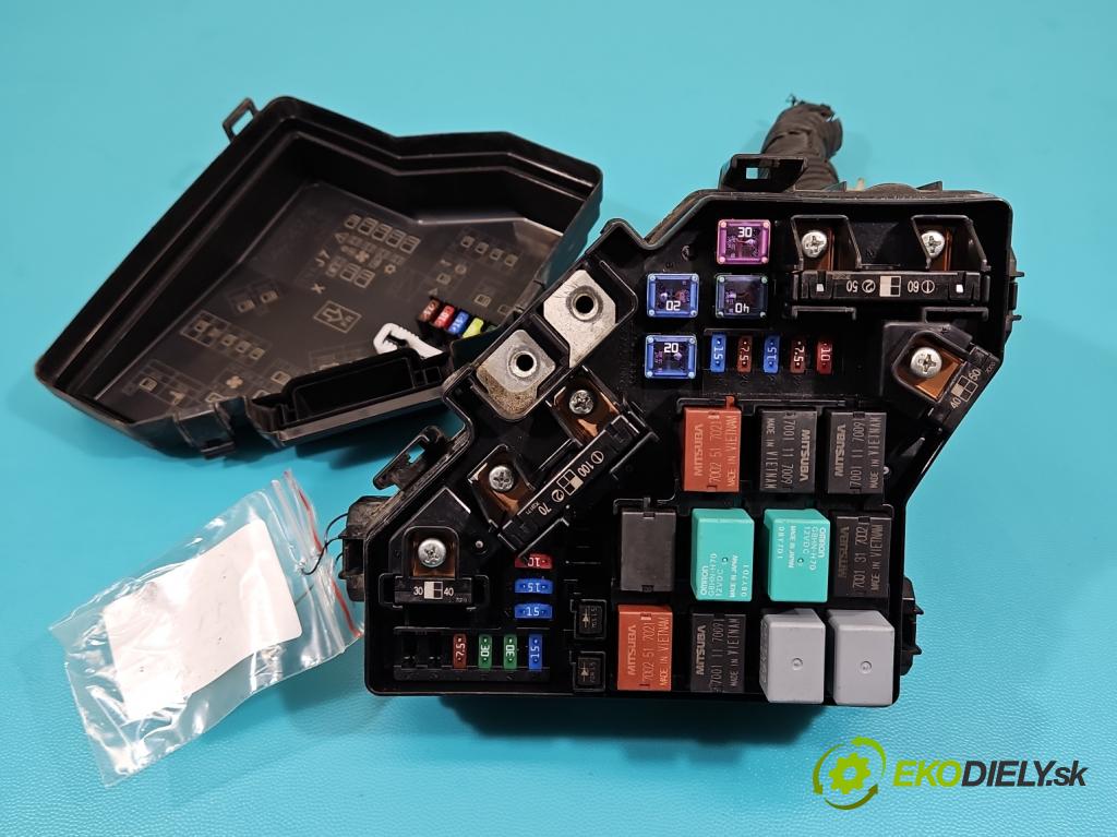 Honda Civic VIII 2006-2011 1.8 16V 140 hp manual 103 kW 1799 cm3 4- skříňka pojistková SNA-J310 (Pojistkové skříňky)