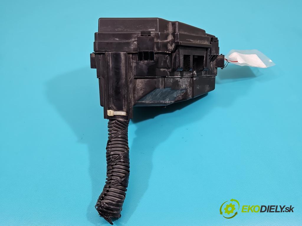 Honda Civic VIII 2006-2011 1.8 16V 140 hp manual 103 kW 1799 cm3 4- skříňka pojistková SNA-J310 (Pojistkové skříňky)