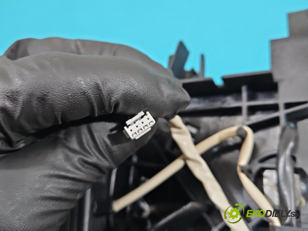 Toyota Land Cruiser J200 2007- 4.5 V8 D4D 286 HP automatic 210 kW 4461 cm3 5- Páka: Změny: stupeň,rýchlosť  (Rýchlostná páka (kulisa))