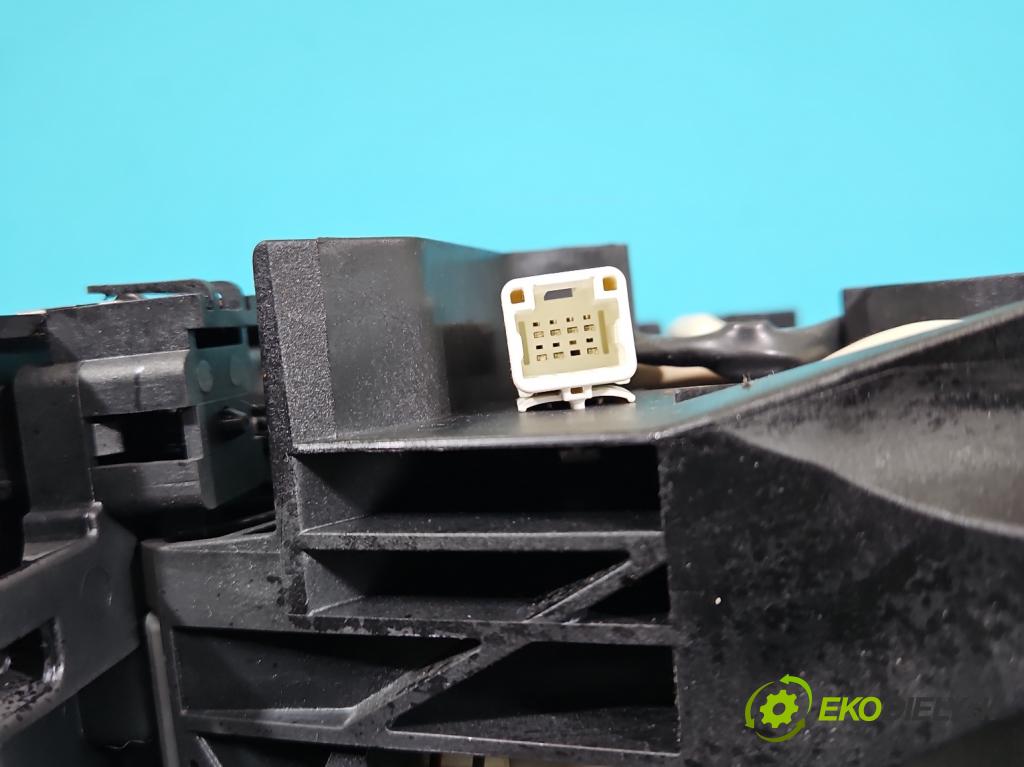 Toyota Land Cruiser J200 2007- 4.5 V8 D4D 286 HP automatic 210 kW 4461 cm3 5- Páka: Změny: stupeň,rýchlosť  (Rýchlostná páka (kulisa))