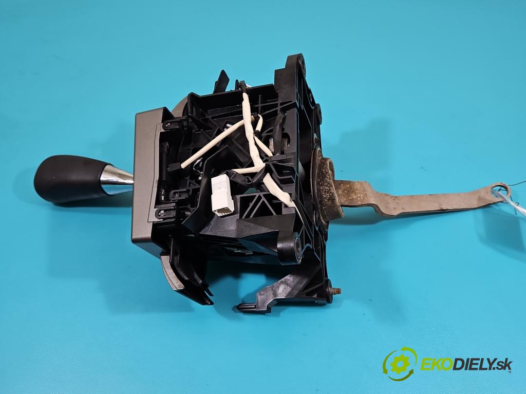 Toyota Land Cruiser J200 2007- 4.5 V8 D4D 286 HP automatic 210 kW 4461 cm3 5- Páka: Změny: stupeň,rýchlosť  (Rýchlostná páka (kulisa))