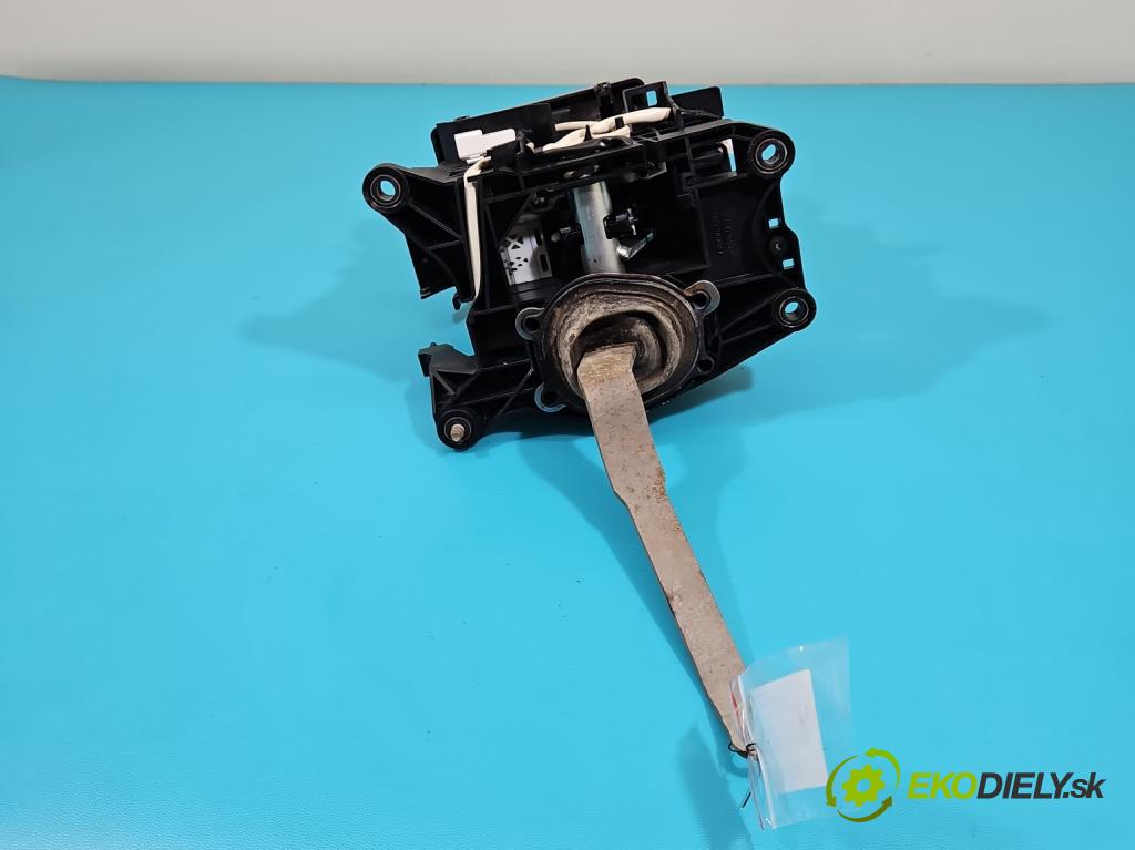 Toyota Land Cruiser J200 2007- 4.5 V8 D4D 286 HP automatic 210 kW 4461 cm3 5- Páka: Změny: stupeň,rýchlosť  (Rýchlostná páka (kulisa))