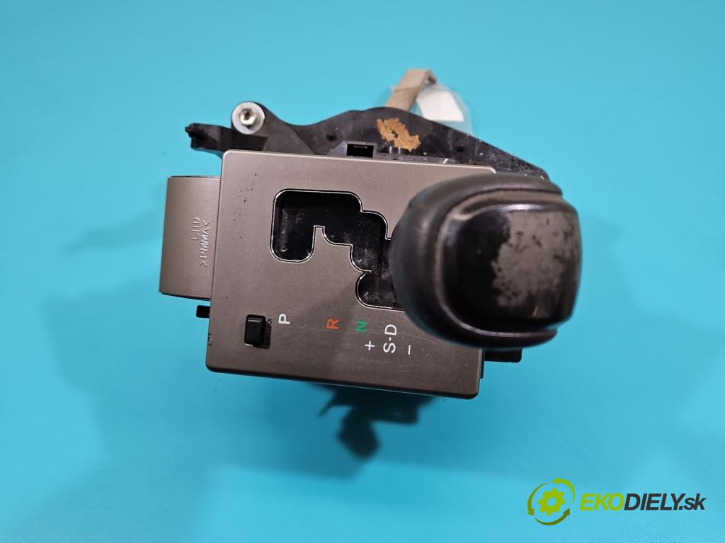 Toyota Land Cruiser J200 2007- 4.5 V8 D4D 286 HP automatic 210 kW 4461 cm3 5- Páka: Změny: stupeň,rýchlosť  (Rýchlostná páka (kulisa))