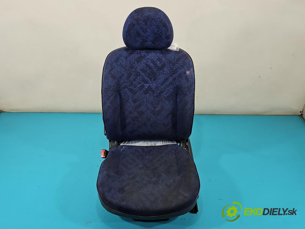 Peugeot 206 1.1 8V 60 HP manual 44 kW 1124 cm3 5- Sedačka ľavý  (Sedačka, sedadlo)