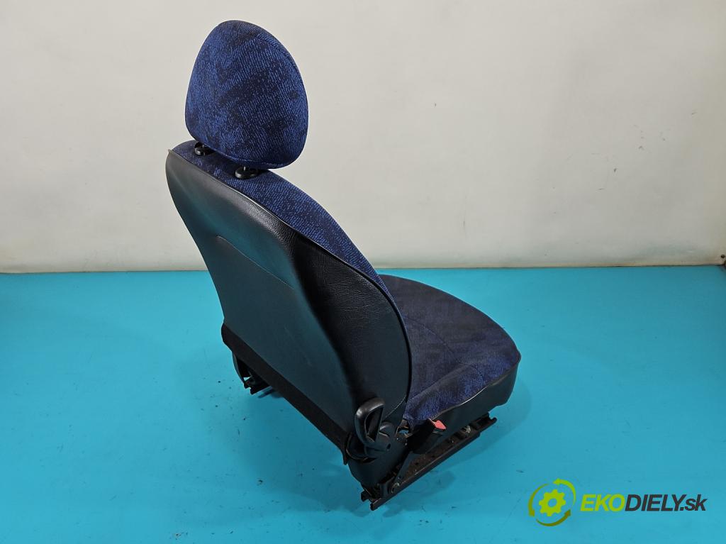 Peugeot 206 1.1 8V 60 HP manual 44 kW 1124 cm3 5- Sedačka ľavý  (Sedačka, sedadlo)