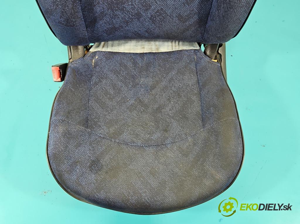 Peugeot 206 1.1 8V 60 HP manual 44 kW 1124 cm3 5- Sedačka ľavý  (Sedačka, sedadlo)