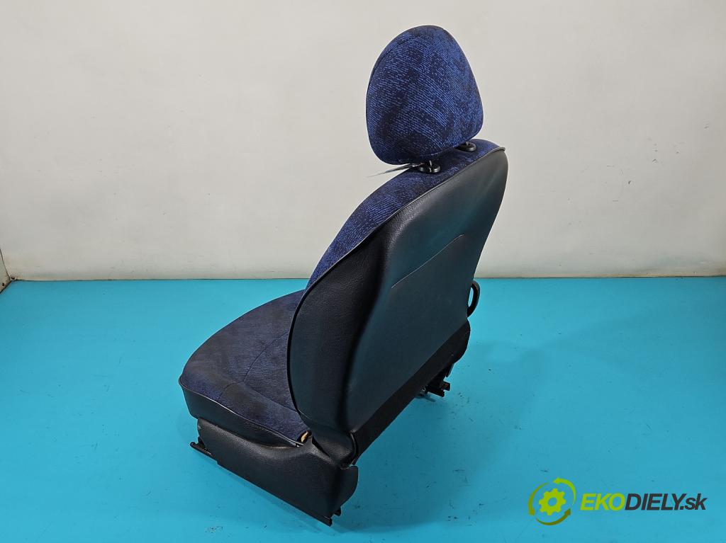 Peugeot 206 1.1 8V 60 HP manual 44 kW 1124 cm3 5- Sedačka ľavý  (Sedačka, sedadlo)