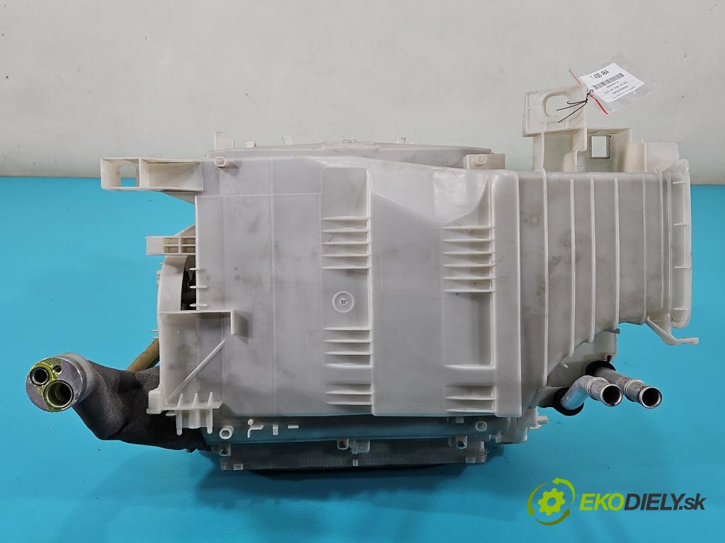 Toyota Land Cruiser J200 2007- 4.5 V8 D4D 286 HP automatic 210 kW 4461 cm3 5- radiator 87050-60500 (Radiátor kúrenia)